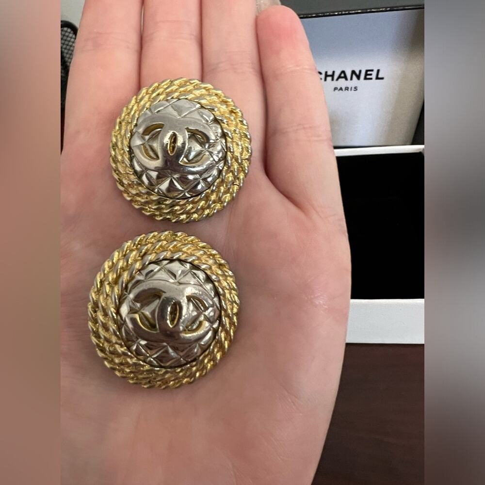 CHANEL Vintage Silver and Gold Plated Quilted Earrings - Picture 5 of 9